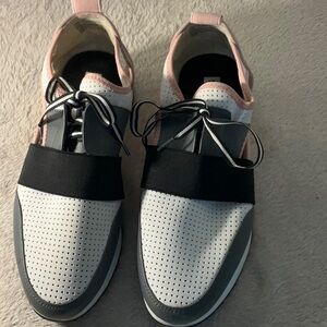 Steve Madden Arctic Sneakers NWOT - Size 10